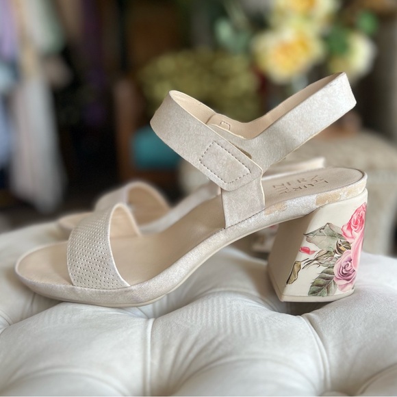 Beautiful suede leather sandals - Picture 2 of 8